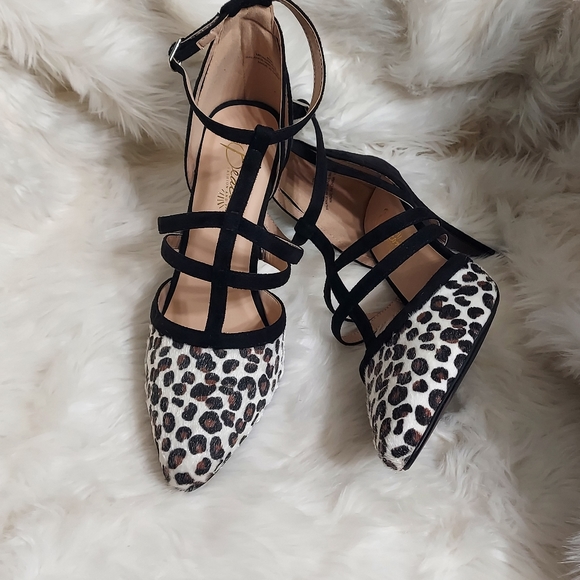 White Snow Leopard Heels 👠 - Picture 3 of 16